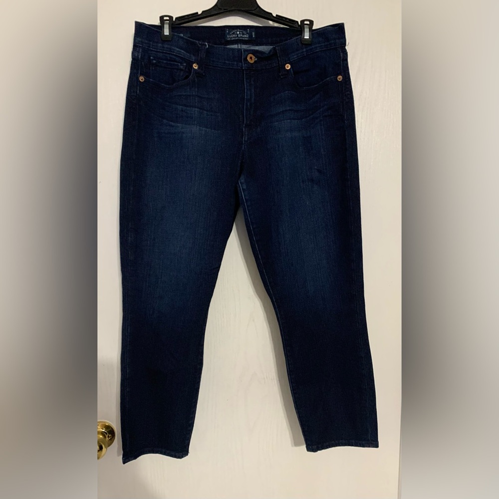Lucky Brand Women's Sofia Skimmer Curvy Mid Rise
Denim Jeans